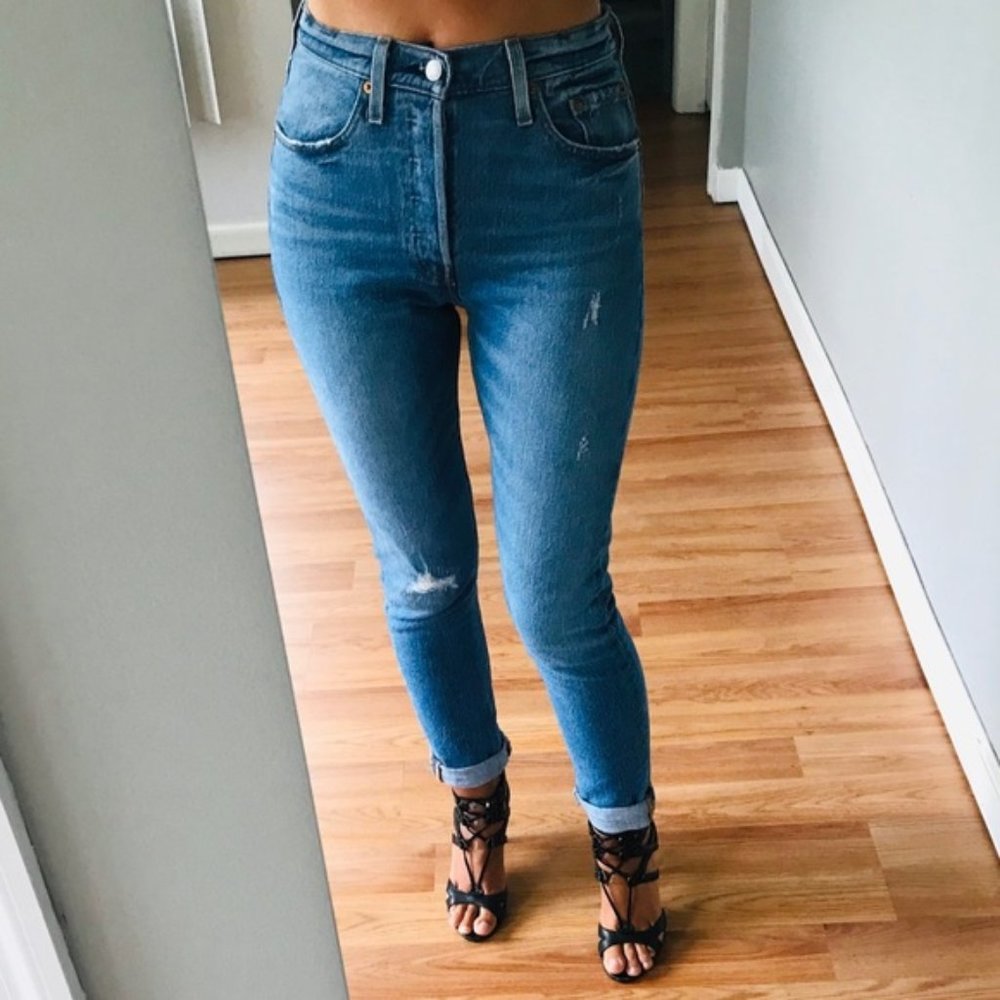 Levi's blue wash high rise